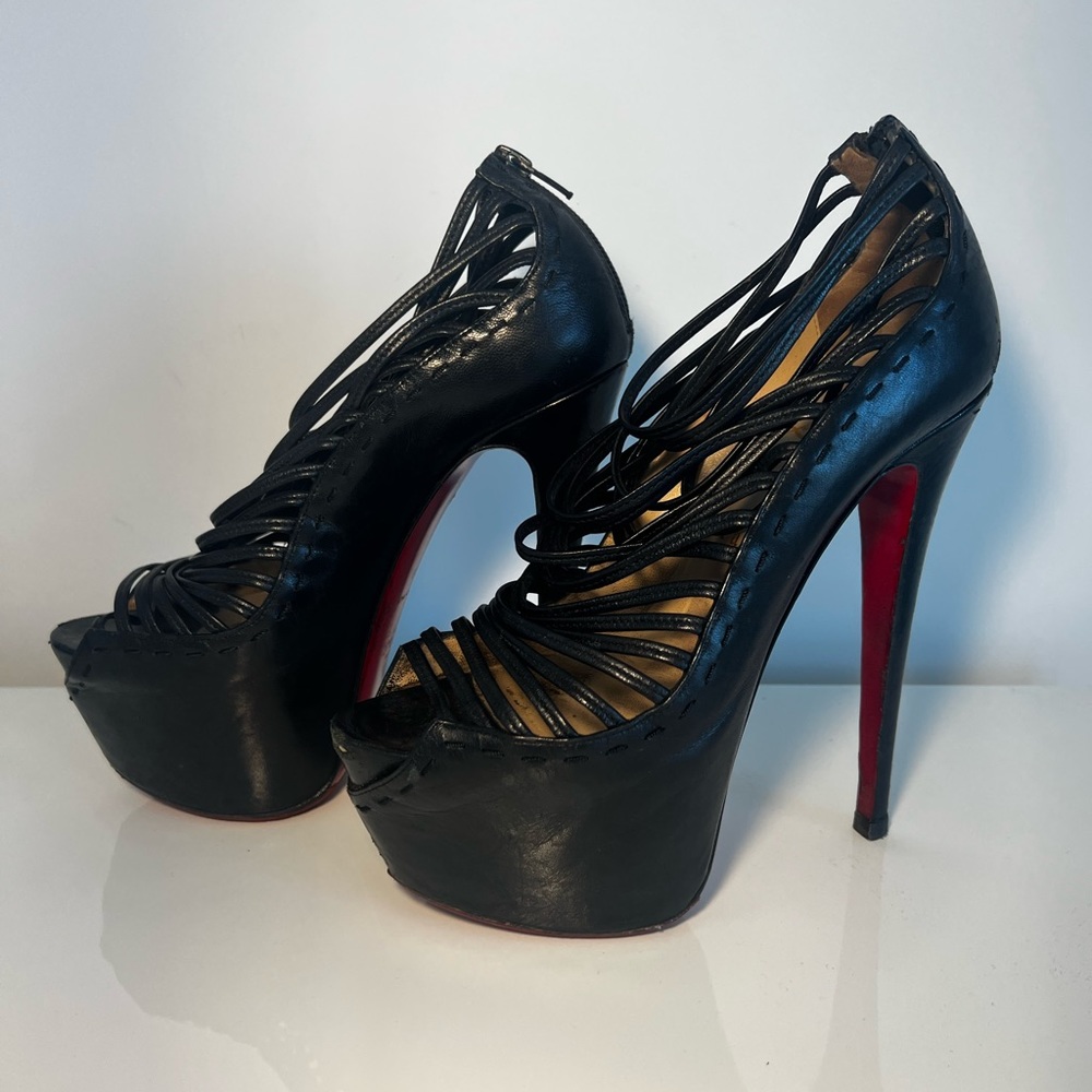 Authentic Christian Louboutin High Heels - size 38